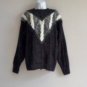 FRONTLINE Vintage Chunky Cable Knit Sweater
Size M Medium